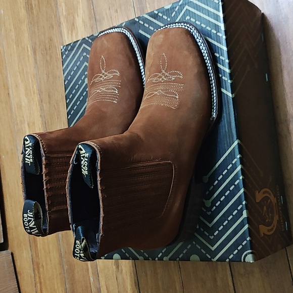 Boots - Picture 2 of 7